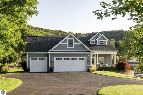 10505 W Pitch Apple Ln, Empire, MI, 49630-9648 | Card Image