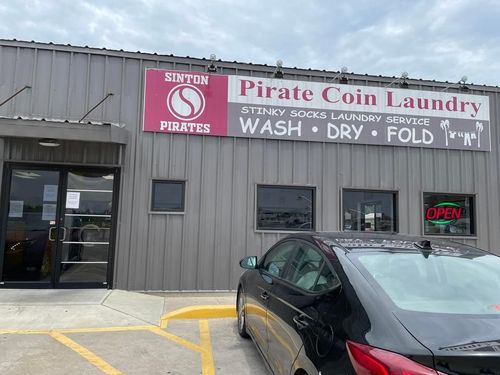 321 E Sinton St, Sinton, TX, 78387-2656 | Card Image