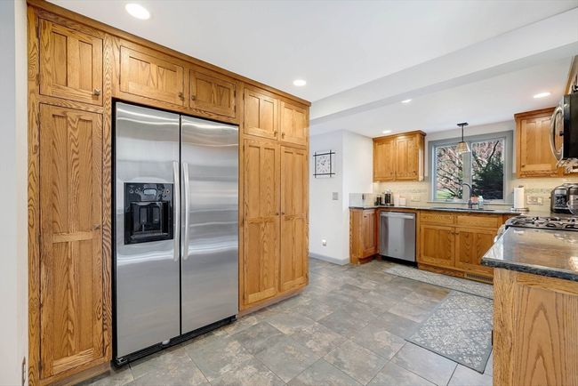 569 Somers Rd, House other with 4 bedrooms, 3 bathrooms and 6 parking in East Longmeadow MA | Image 8
