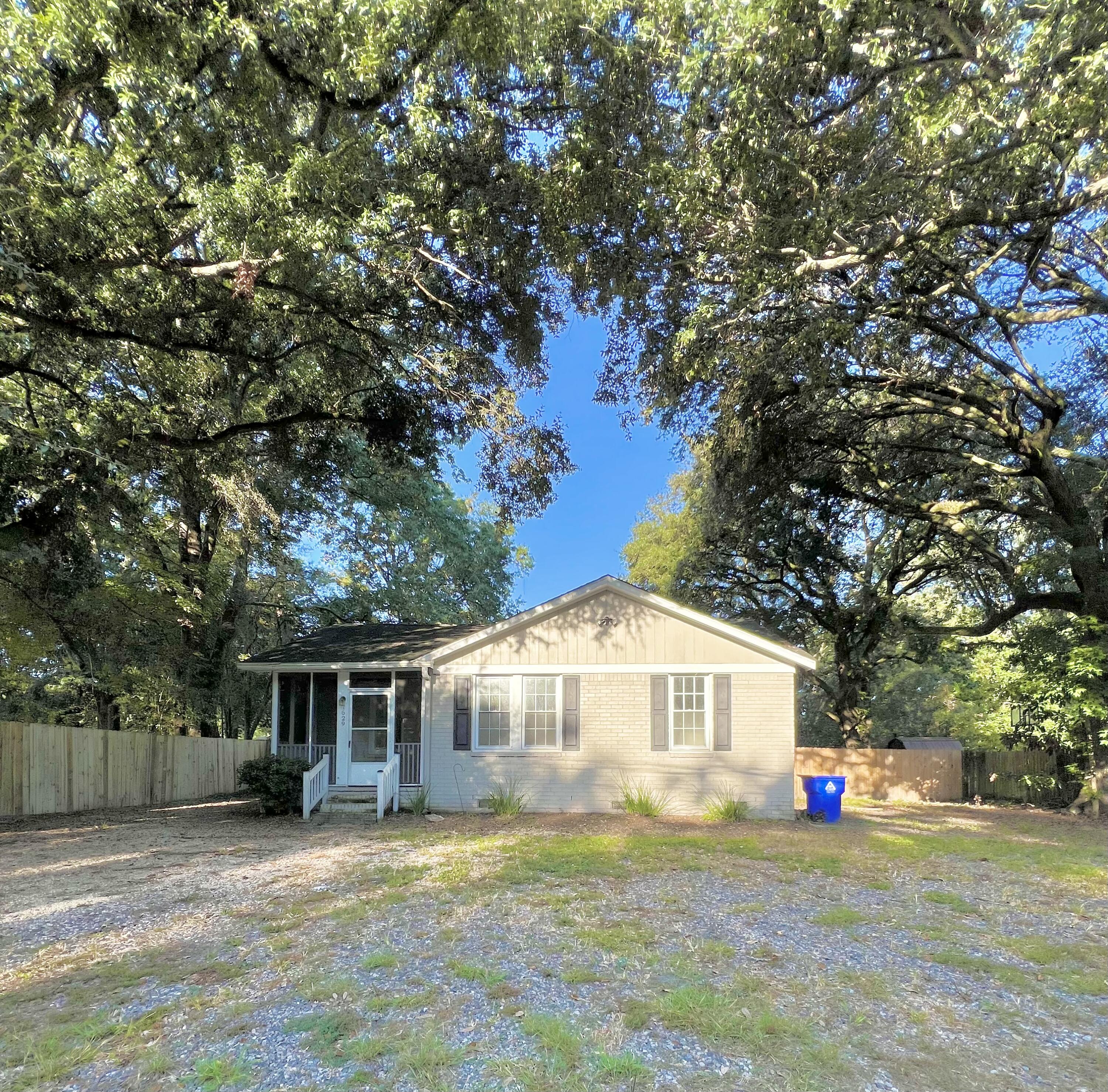 Pinehurst St, North Charleston, SC 29420