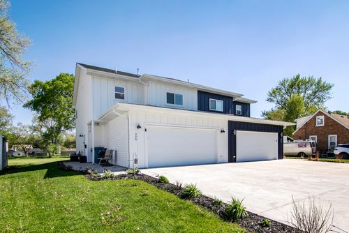 208 W River St, Bourbonnais, IL, 60914-1836 | Card Image