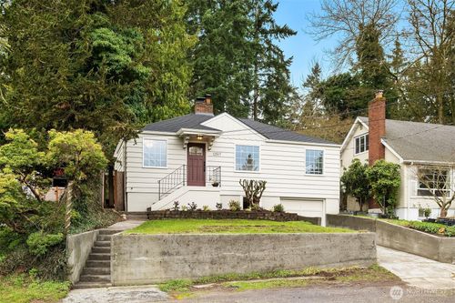 12517 22nd Avenue Ne, Seattle, WA, 98125 | Card Image