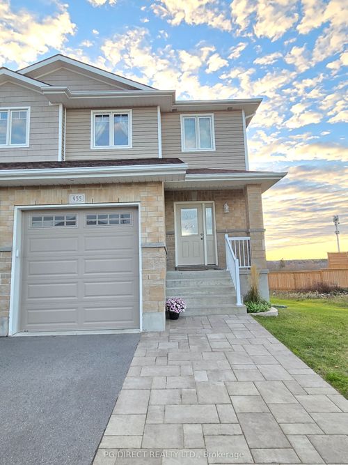 955 Blossom St, Kingston, ON, K7P0N2 | Card Image