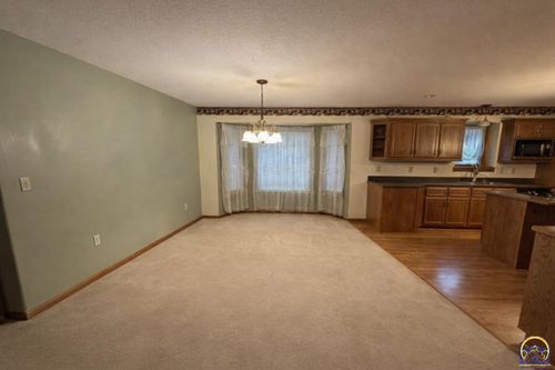 915 Walnut St, Valley Falls, KS, 66088-1239 | Card Image