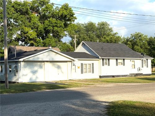 530 W Orange St, Hoopeston, IL, 60942-1948 | Card Image