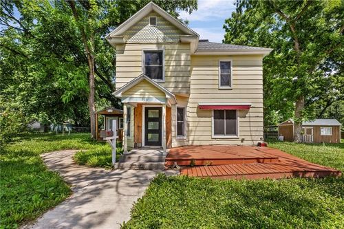 515 S Cottonwood St, Iola, KS, 66749-3811 | Card Image