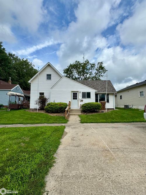 506 Chicago St, Audubon, IA, 50025-1203 | Card Image