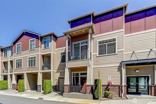 b-4020 Ne 3rd Pl, Renton, WA, 98056-4130 | Card Image