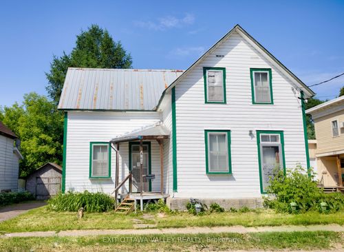 468 Moffat St, Pembroke, ON, K8A3Y1 | Card Image
