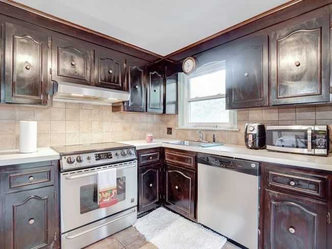6 Parkview Rd, House other with 3 bedrooms, 2 bathrooms and 3 parking in Everett MA | Image 11