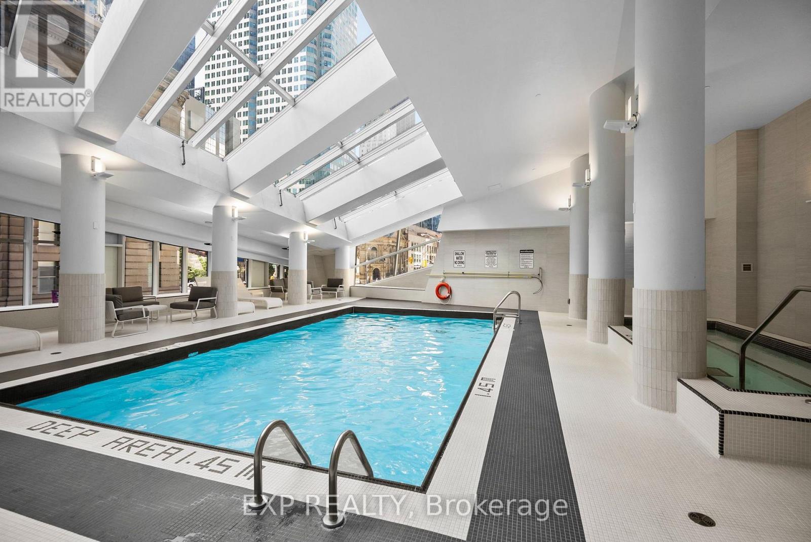 Residential in Toronto (Waterfront Communities)