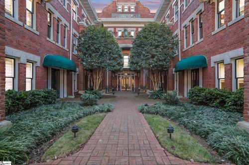 apt-24-400 E Washington St, Greenville, SC, 29601-2956 | Card Image