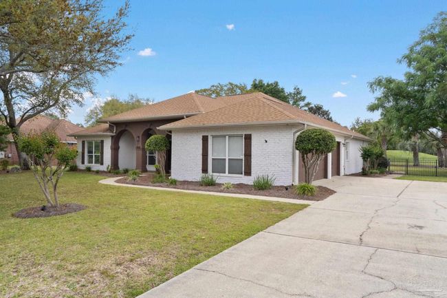 7008 Turnberry Cir, House other with 4 bedrooms, 2 bathrooms and 3 parking in Navarre FL | Image 7