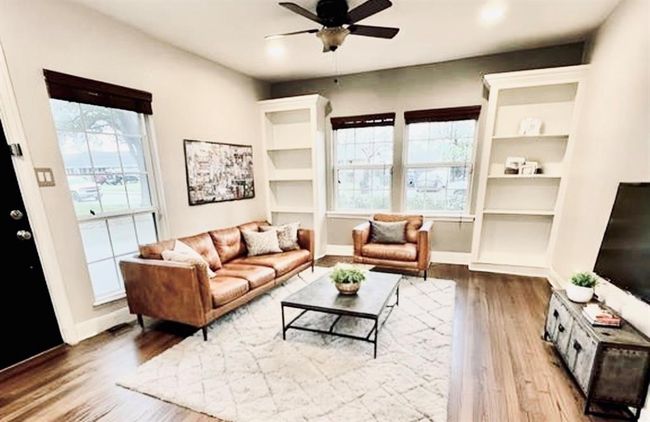 1813 Huge Oaks St, House other with 3 bedrooms, 2 bathrooms and 1 parking in Houston TX | Image 4