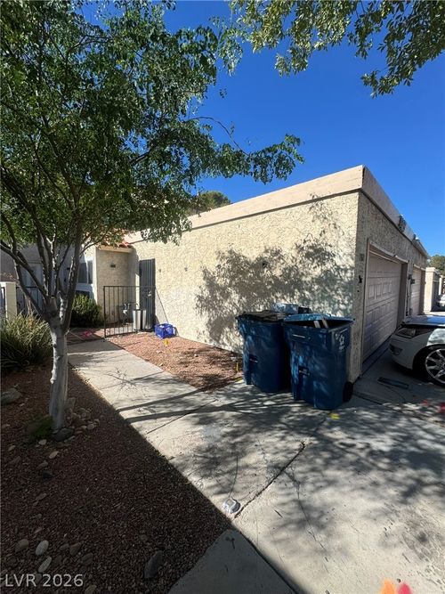 3369 Duece St, Las Vegas, NV, 89121-4007 | Card Image