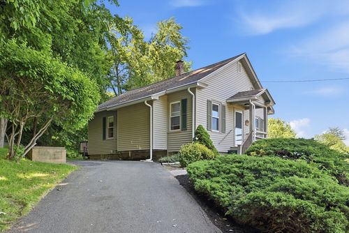 114 Field Street, West Springfield, MA, 01089 | Card Image