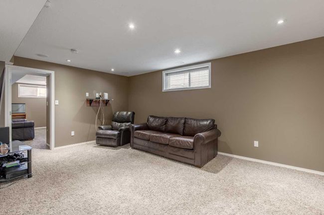 215 Heritage Court W, Home with 4 bedrooms, 2 bathrooms and 2 parking in Lethbridge AB | Image 23