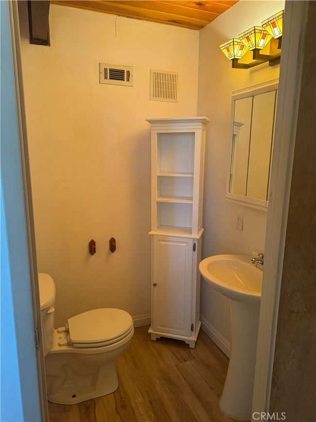 32395 Scandia Dr, House other with 3 bedrooms, 2 bathrooms and null parking in Running Springs CA | Image 17