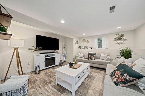 14 Dale Rd, Holbrook, MA, 02343-2152 | Card Image