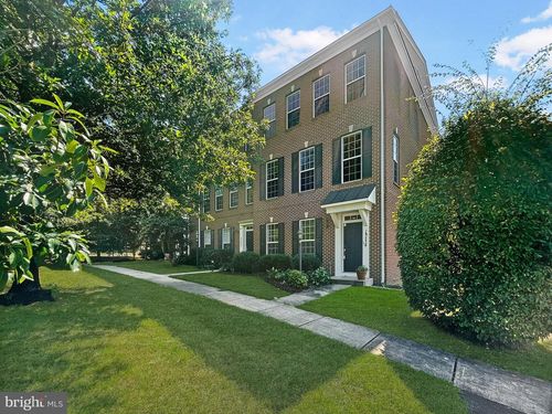 15852 Mackenzie Manor Dr, HAYMARKET, VA, 20169-4924 | Card Image