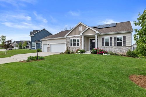 4815452 Aster Ct, Menomonee Falls, WI, 53051-2233 | Card Image