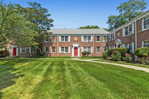 apt-4-72 Standish Rd, Stamford, CT, 06902-3227 | Card Image