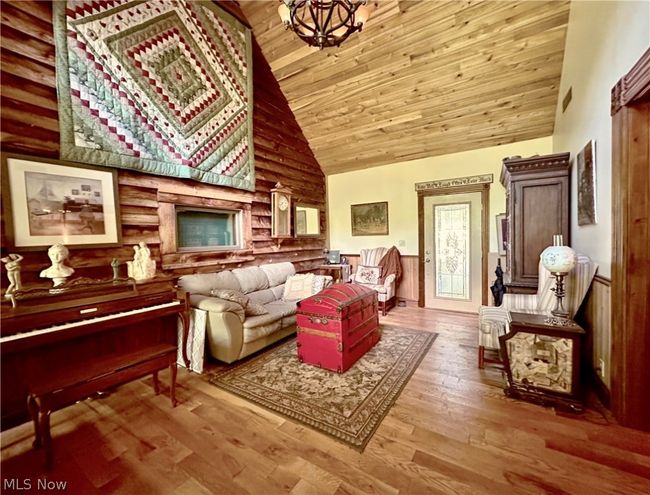 Alternate View of Family Room | Image 27