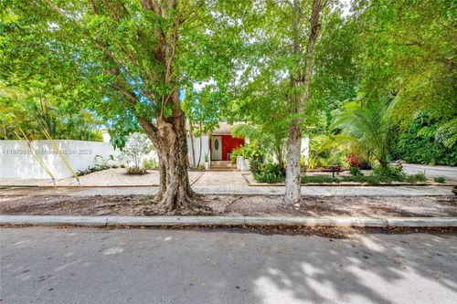 2920 Sw 1st Ave, Miami, FL, 33129-2750 | Card Image