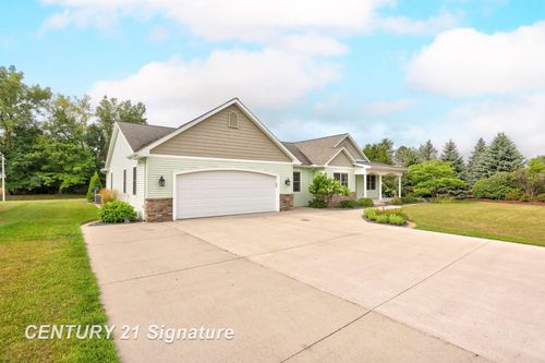 9983 Garner Ln, Freeland, MI, 48623-8923 | Card Image