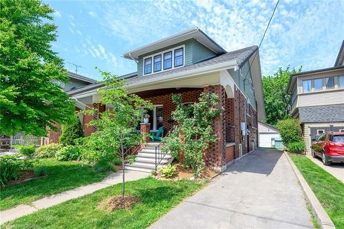 22 Connaught Avenue S, Hamilton, ON, L8M3C2 | Card Image
