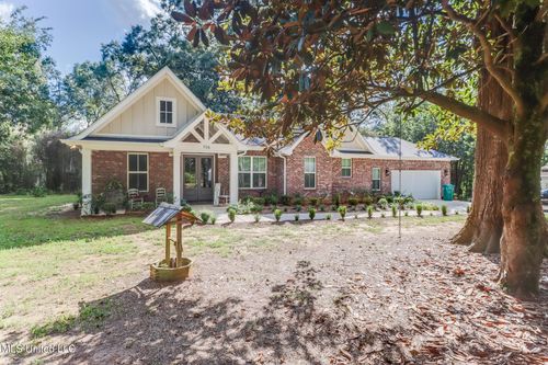 706 Jones Ave, Wiggins, MS, 39577-2117 | Card Image