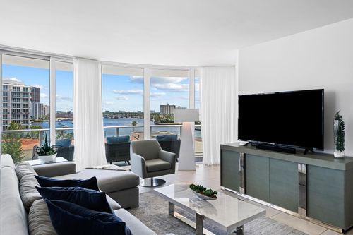 700-401 N Birch Rd, Fort Lauderdale, FL, 33304-4252 | Card Image