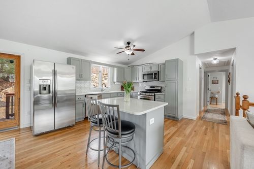 350 Water St, Wakefield, MA, 01880-3452 | Card Image