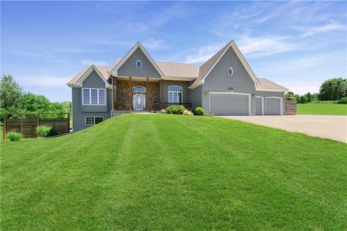28265 Overbrook Rd, Paola, KS, 66071-4080 | Card Image
