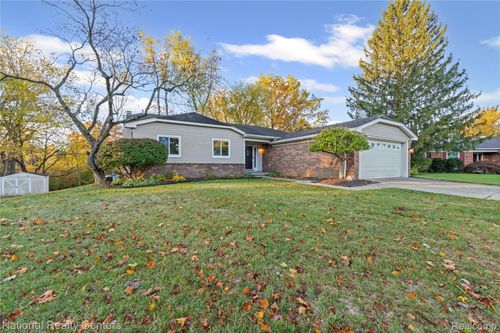 5501 Fox Chase Ln, Clarkston, MI, 48346-3915 | Card Image