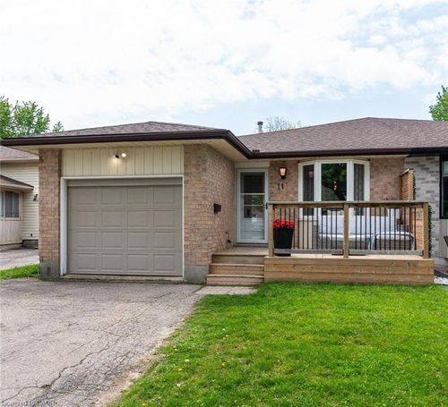 11 Wendy Cres, Kitchener, ON, N2A3T4 | Card Image