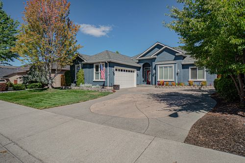 203 Bellerive Dr, Eagle Point, OR, 97524-9733 | Card Image