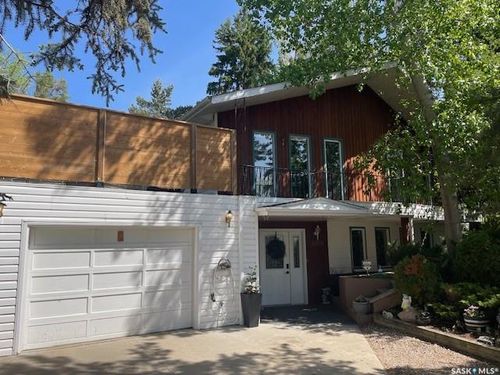 8008 7th St, Rosthern, SK, S0K3R0 | Card Image