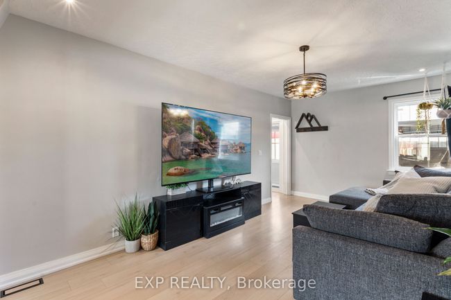 5297 Main St, House other with 4 bedrooms, 2 bathrooms and 2 parking in Clarington ON | Image 11