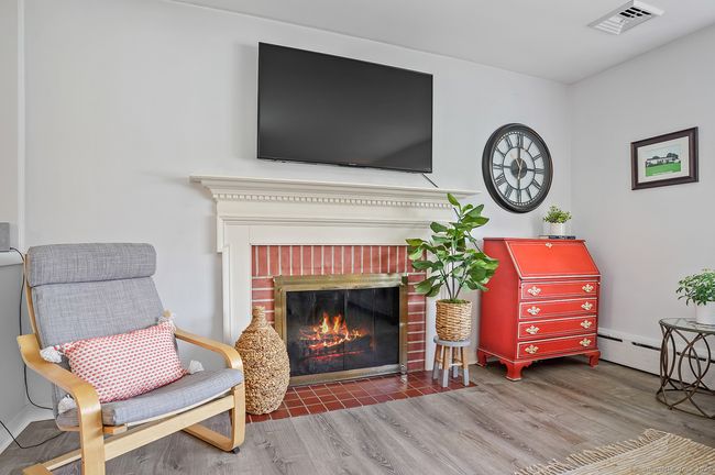 21 Randall Dr, House other with 3 bedrooms, 2 bathrooms and 2 parking in Trumbull CT | Image 4