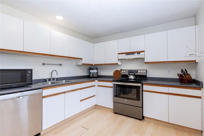 1 - 768 Robron Rd, Townhouse with 3 bedrooms, 2 bathrooms and 14 parking in Campbell River BC | Image 13