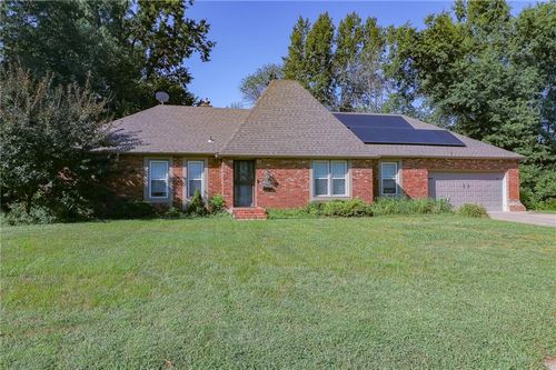 324 Goodrich Dr, Warrensburg, MO, 64093-2219 | Card Image