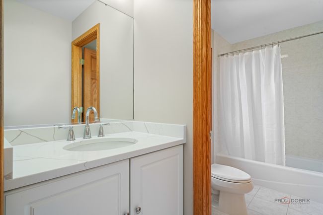 17 Arrowwood Dr, House other with 5 bedrooms, 5 bathrooms and 3 parking in Hawthorn Woods IL | Image 24