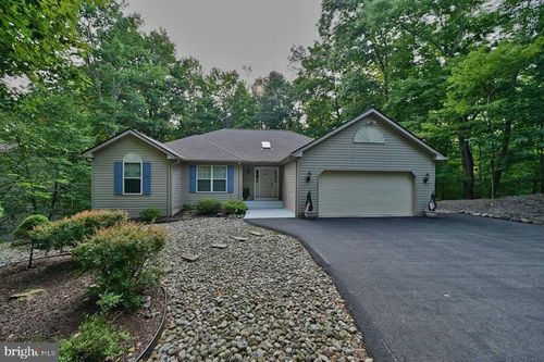 3115 Sparrow Ct, East Stroudsburg, PA, 18302-6720 | Card Image