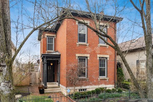 637 Briggs St, Columbus, OH, 43206-1332 | Card Image