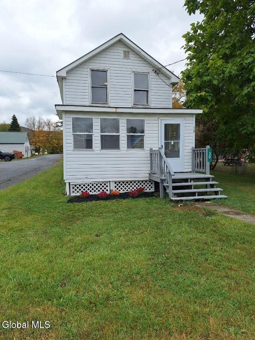 30 Park Ave, Berlin, NY, 12022-1806 | Card Image