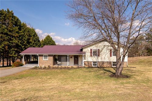 2198 S Mckinney Rd, Mount Airy, NC, 27030-7689 | Card Image