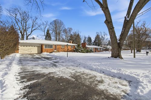 2155 Devonshire Rd, Bloomfield Hills, MI, 48302-0622 | Card Image