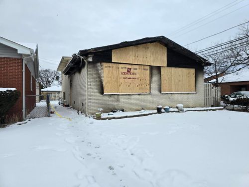 7542 Kostner Ave, Skokie, IL, 60076-3828 | Card Image