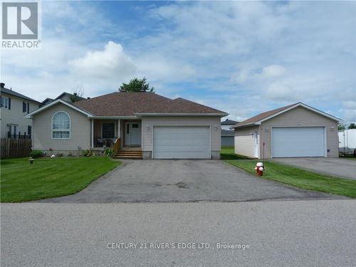 40 Lori Lane, Chesterville, ON, K0C1H0 | Card Image